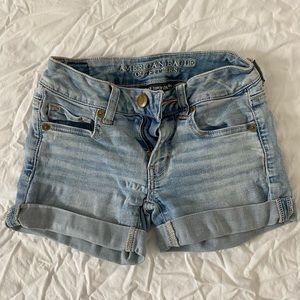 american eagle light wash denim shorts, size 00
